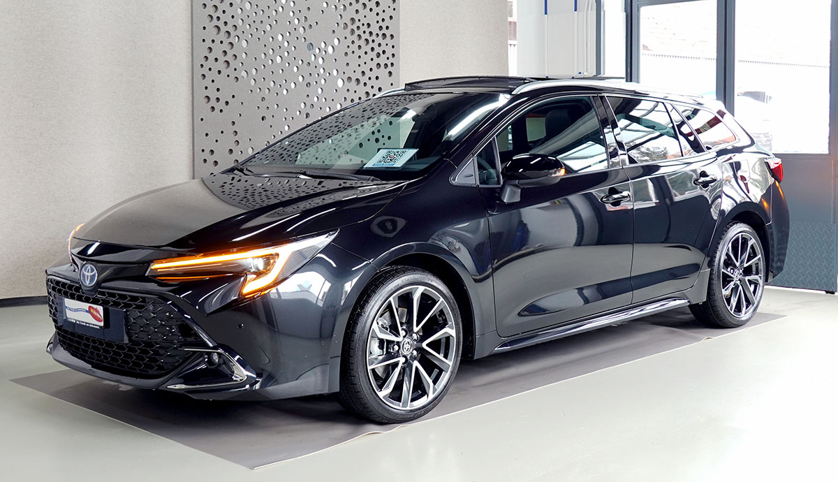 Toyota Corolla Touring Sports 2.0 HEV Premium, Panorama 105339 0