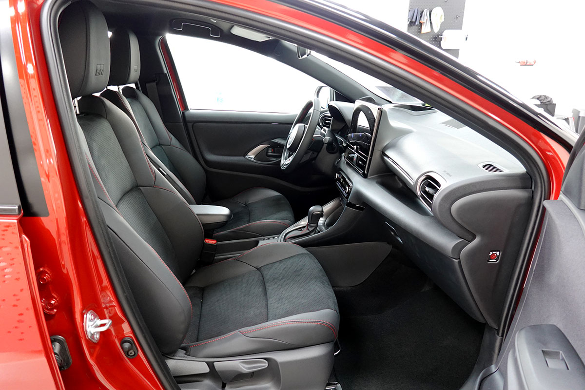 Toyota Yaris 1.5 VVT-i HSD GR Sport 105447 4