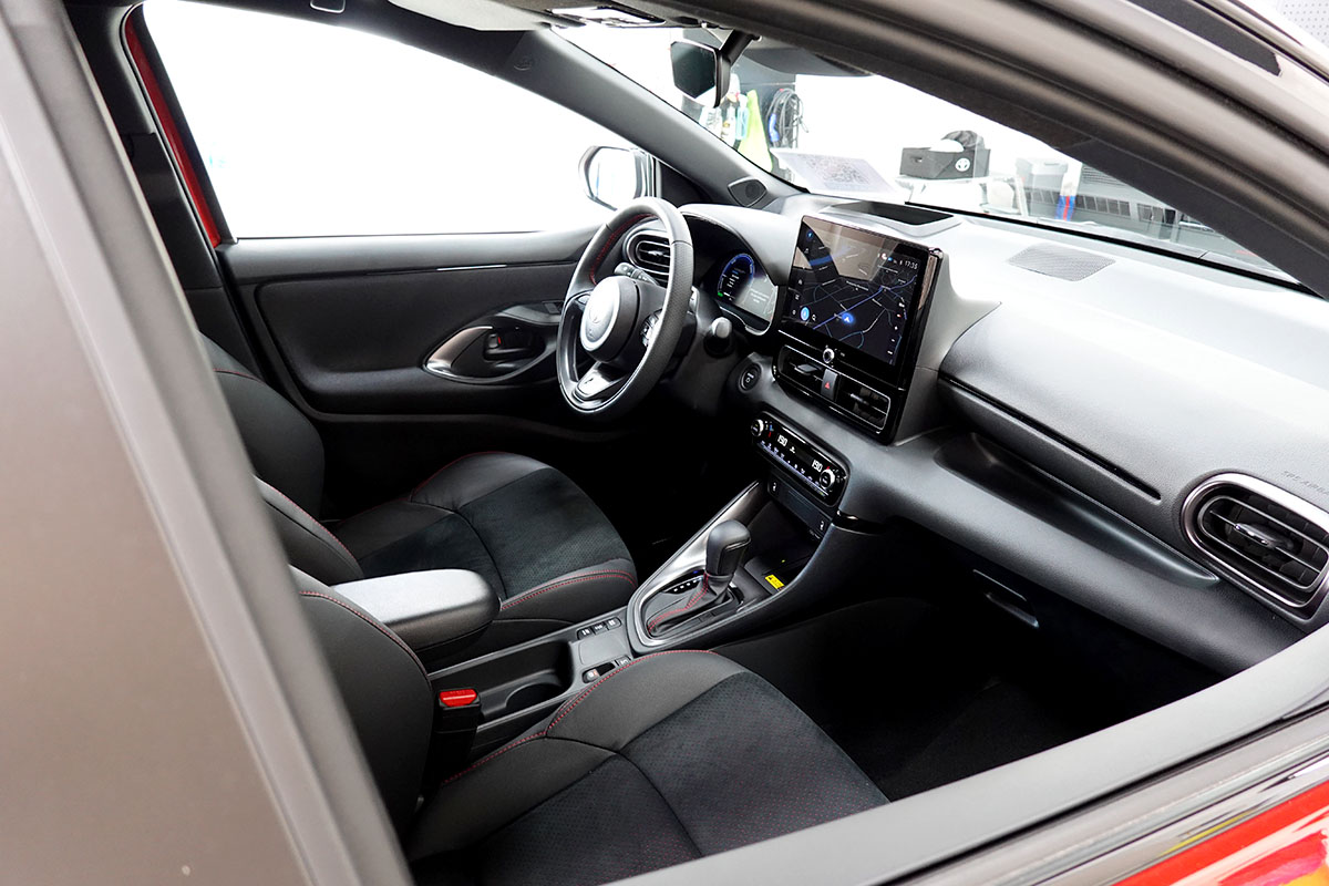 Toyota Yaris 1.5 VVT-i HSD GR Sport 105447 5