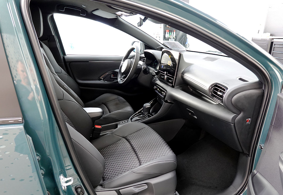 Toyota Yaris 1.5 VVT-i HSD Premium 105481 4