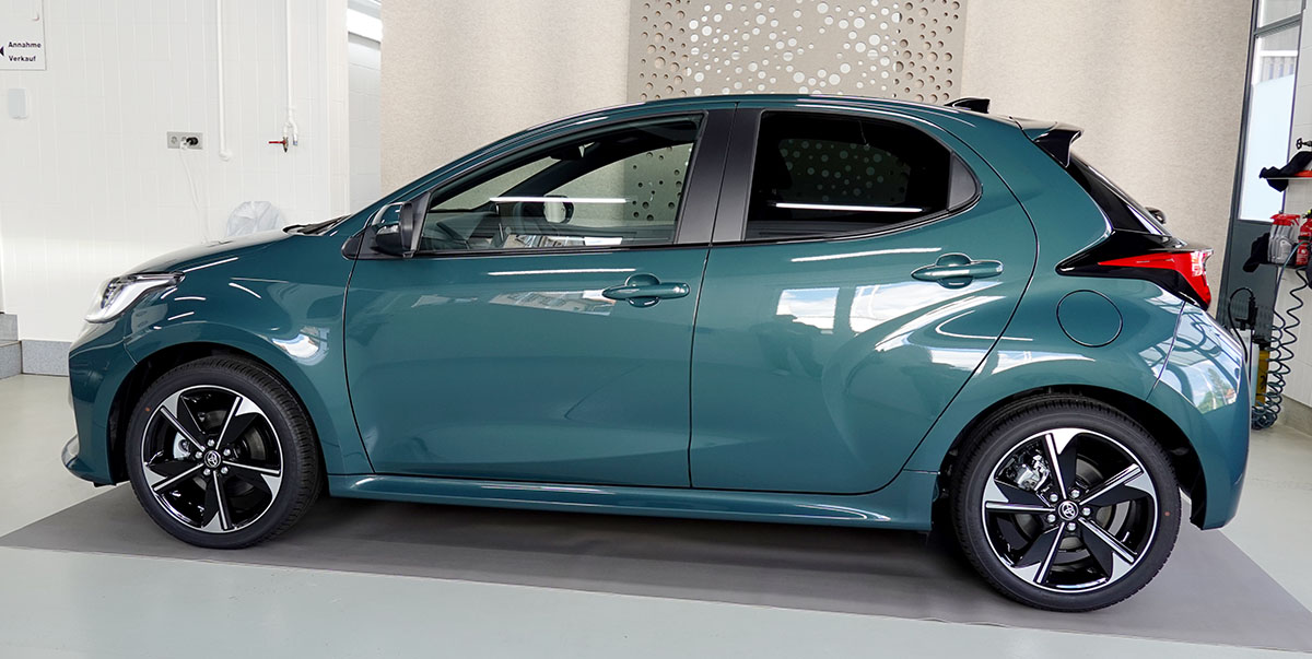Toyota Yaris 1.5 VVT-i HSD Premium 105487 1